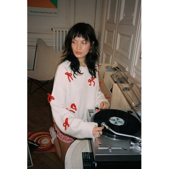 Red Bow Detail Off White Round Neck Oversized Knit Pullover Sweater - Picture 12 of 16